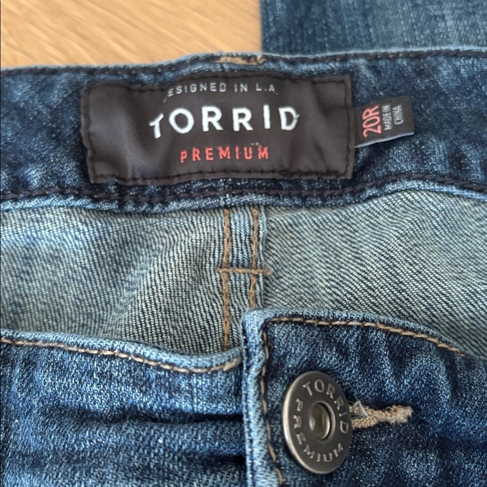 TORRID (20R) Premium Boyfriend Jeans Dark Wash Plaid Destruction Mid-Rise - Picture 6 of 13